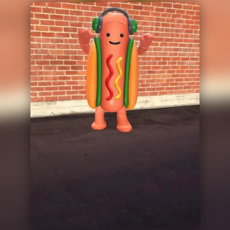 الهوت دوغ الراقص