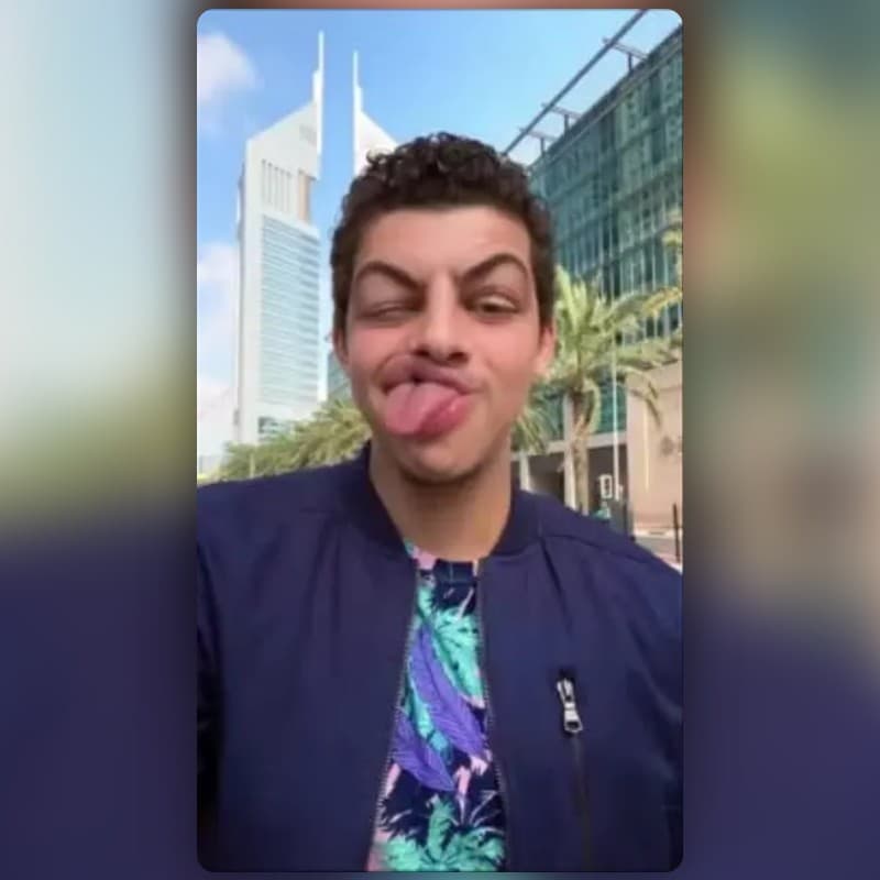 لسان مضحك